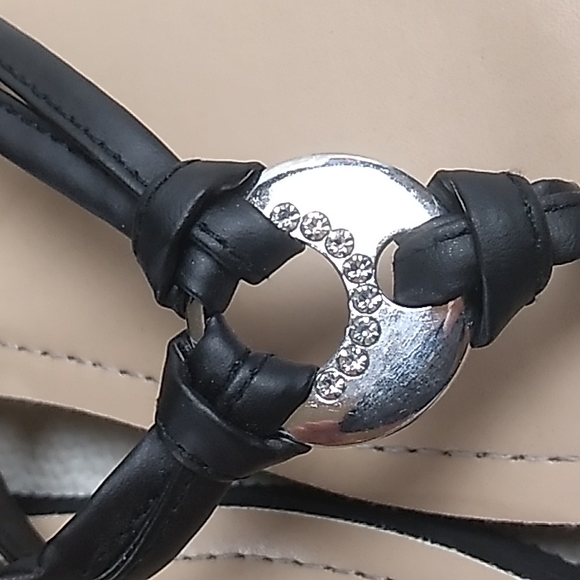 Ecsa Women's Flip Flops Size 6 Tan & Black with Rhinestones at the toes. Cute - Picture 8 of 10